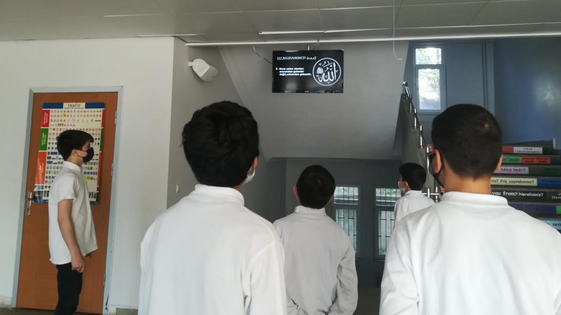 Efendimiz (SAS)'in Hadisleri ile okulumuzun ekranlarını süsledik.